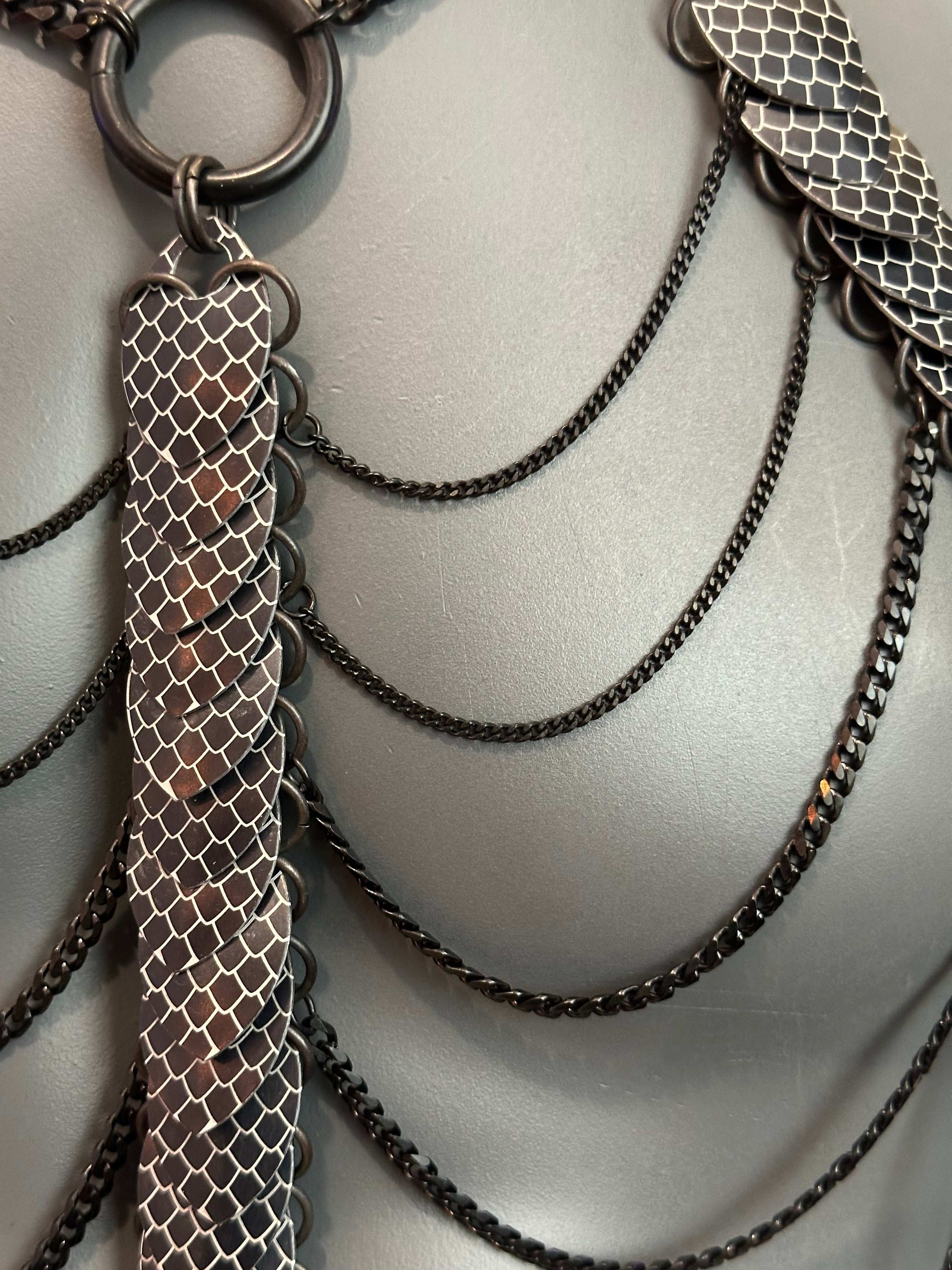 Silver chain necklace with black mesh-patterned scales, stylish and edgy design