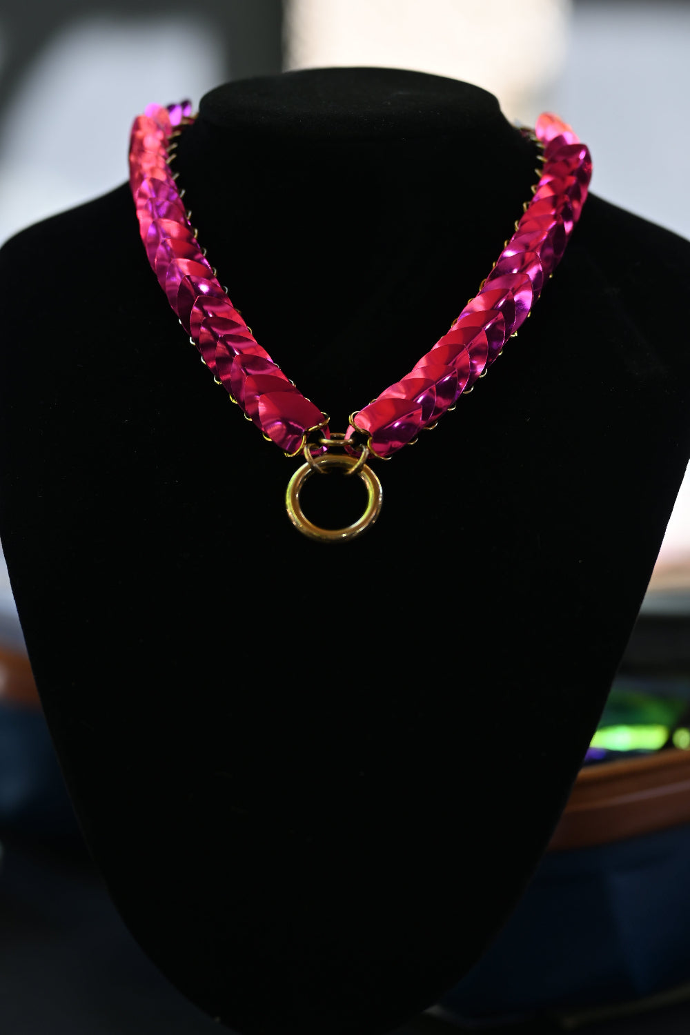 Scale-Choker red