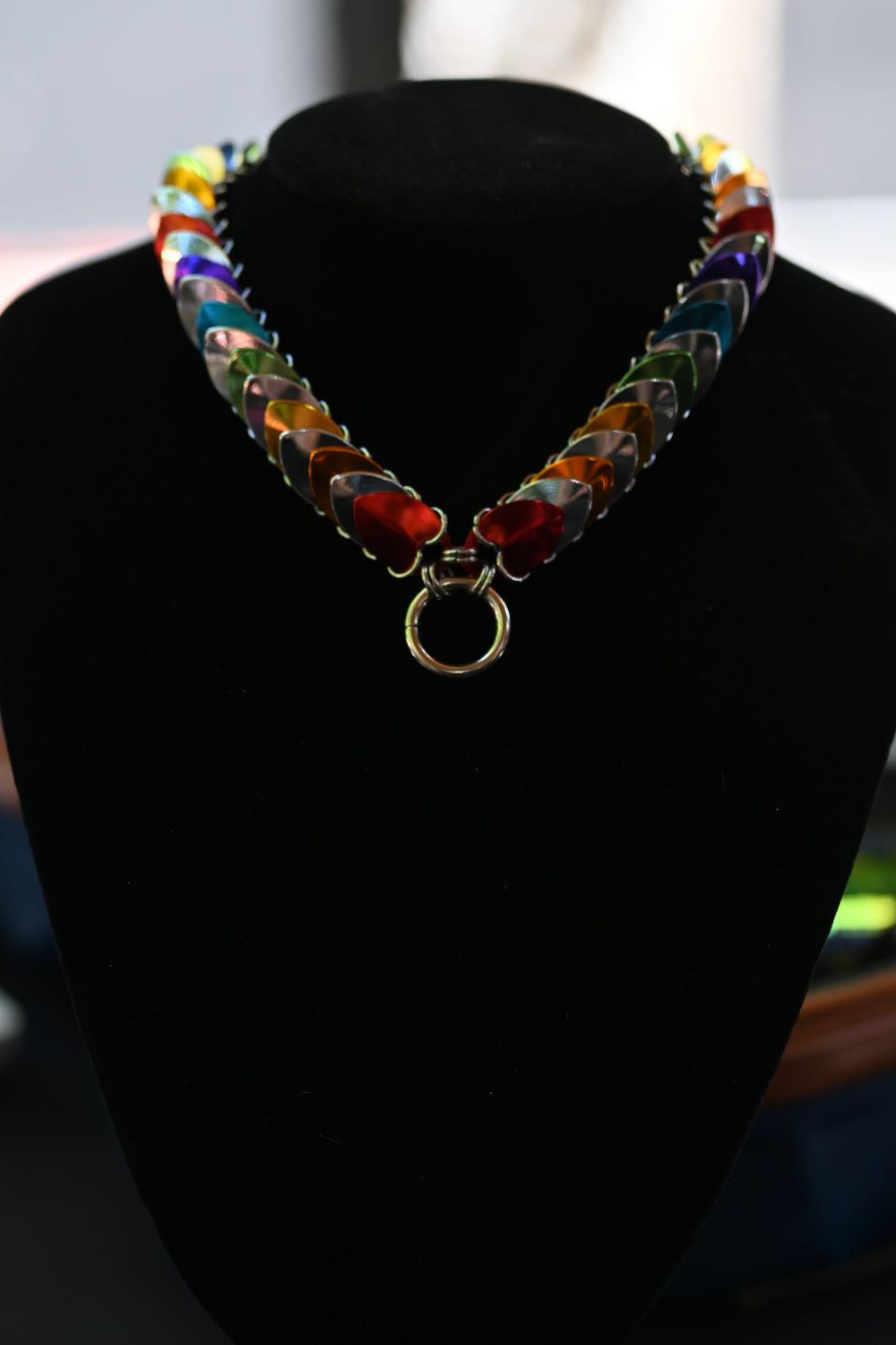 Scale-choker shiny rainbow